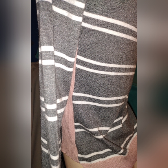 Hippie Rose V-neck Sweater- junior medium - Picture 5 of 9